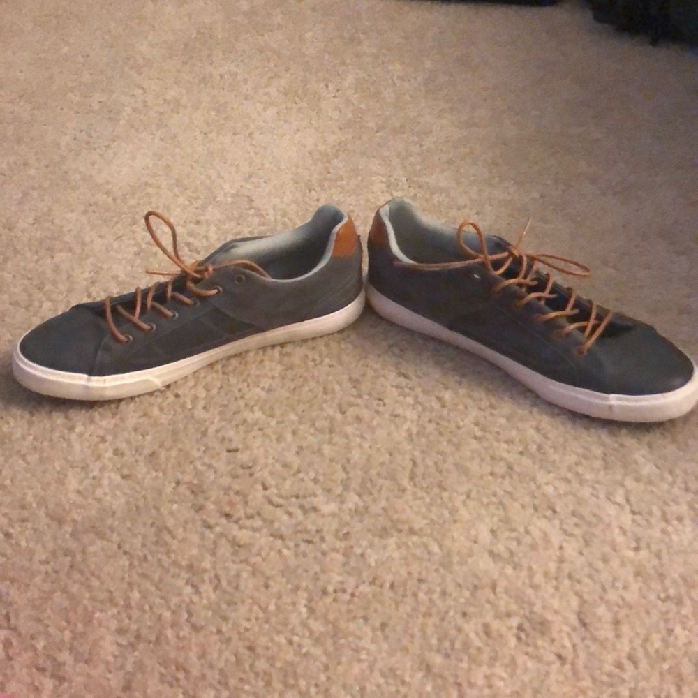 Grey London fog lace up sneakers - Picture 2 of 5